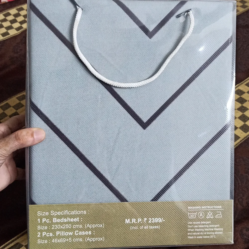 Mac Premium Bedsheet - Picture 4 of 9